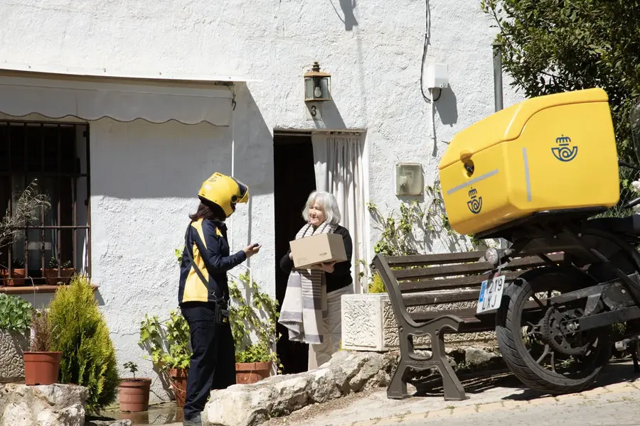 Correos ayuda con los envíos en las zonas afectadas por la DANA